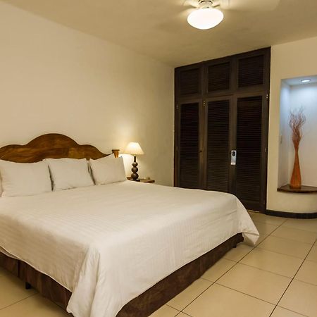 Hotel Soleil Pacifico Chulamar Exterior photo