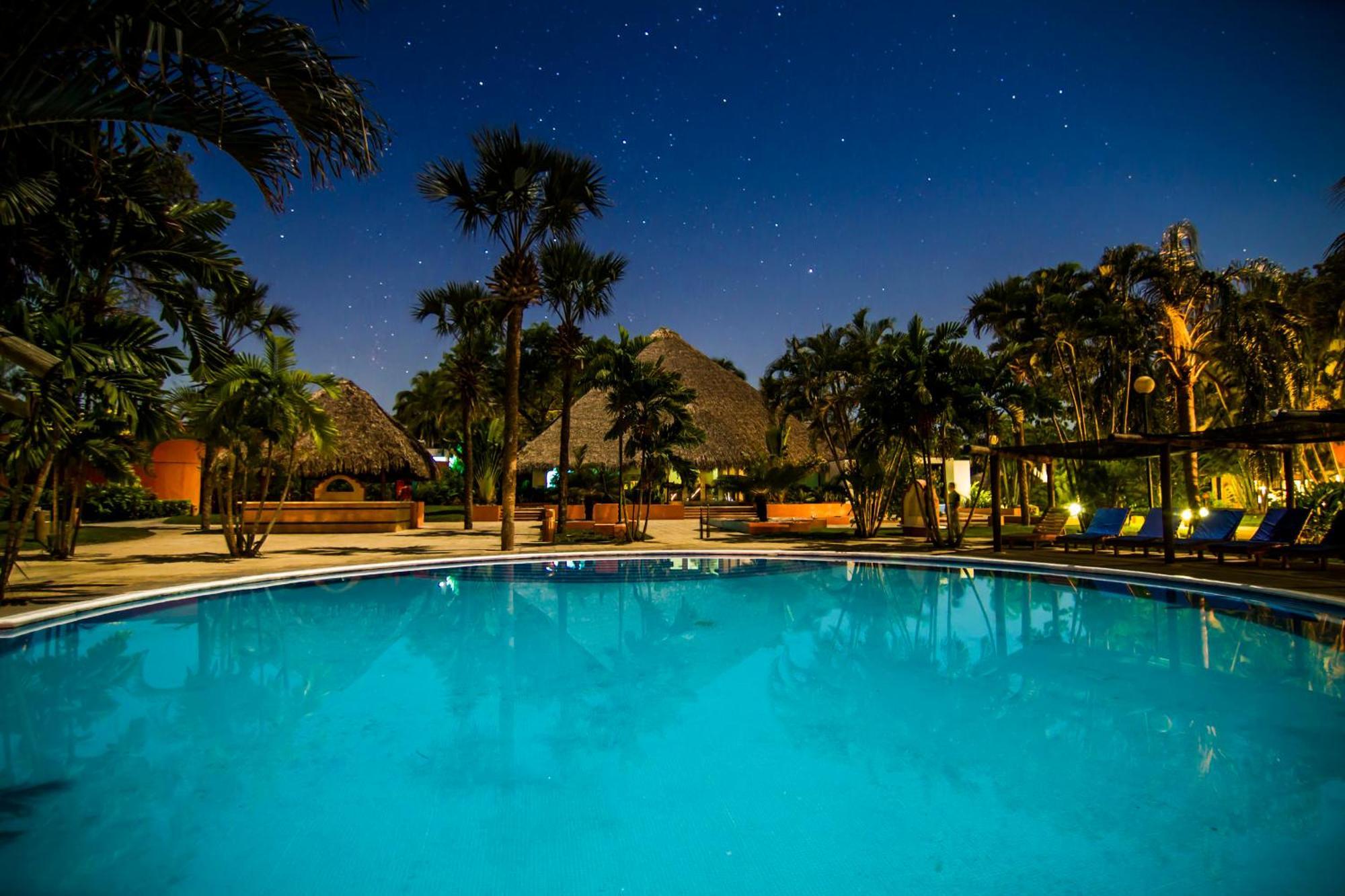 Hotel Soleil Pacifico Chulamar Exterior photo