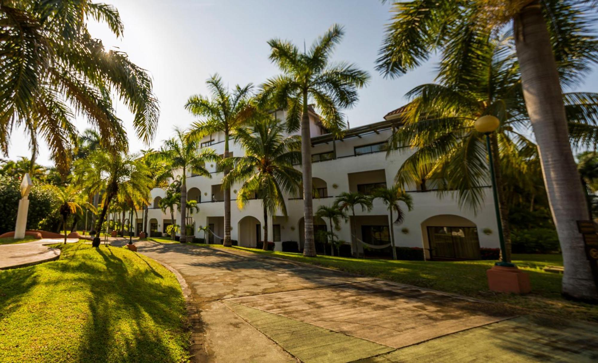 Hotel Soleil Pacifico Chulamar Exterior photo