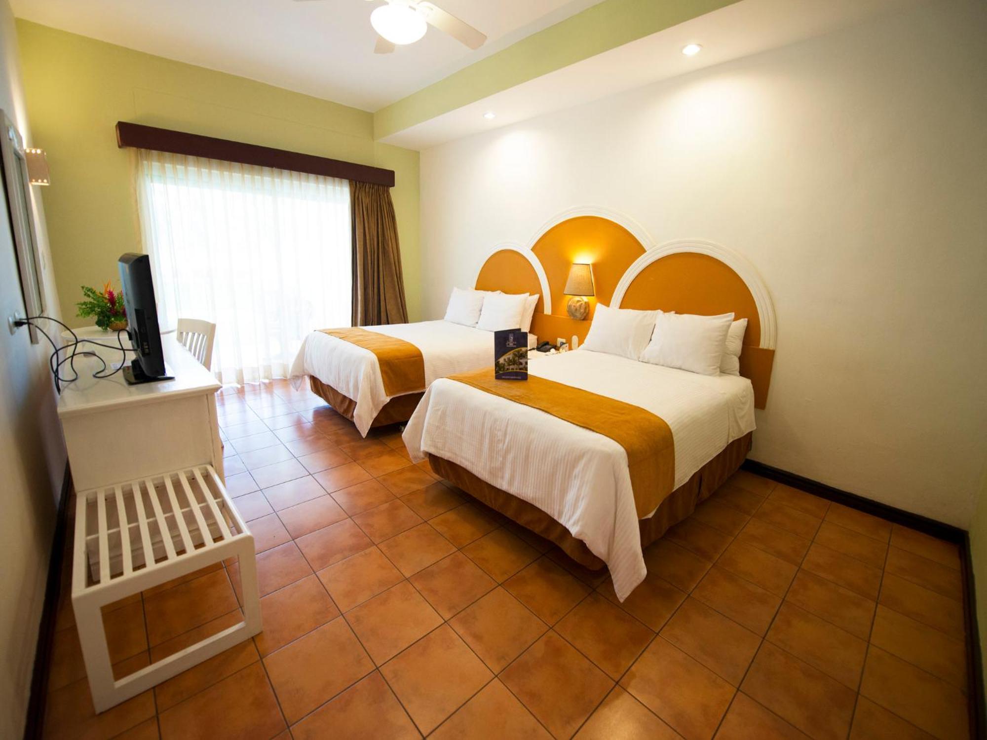 Hotel Soleil Pacifico Chulamar Exterior photo