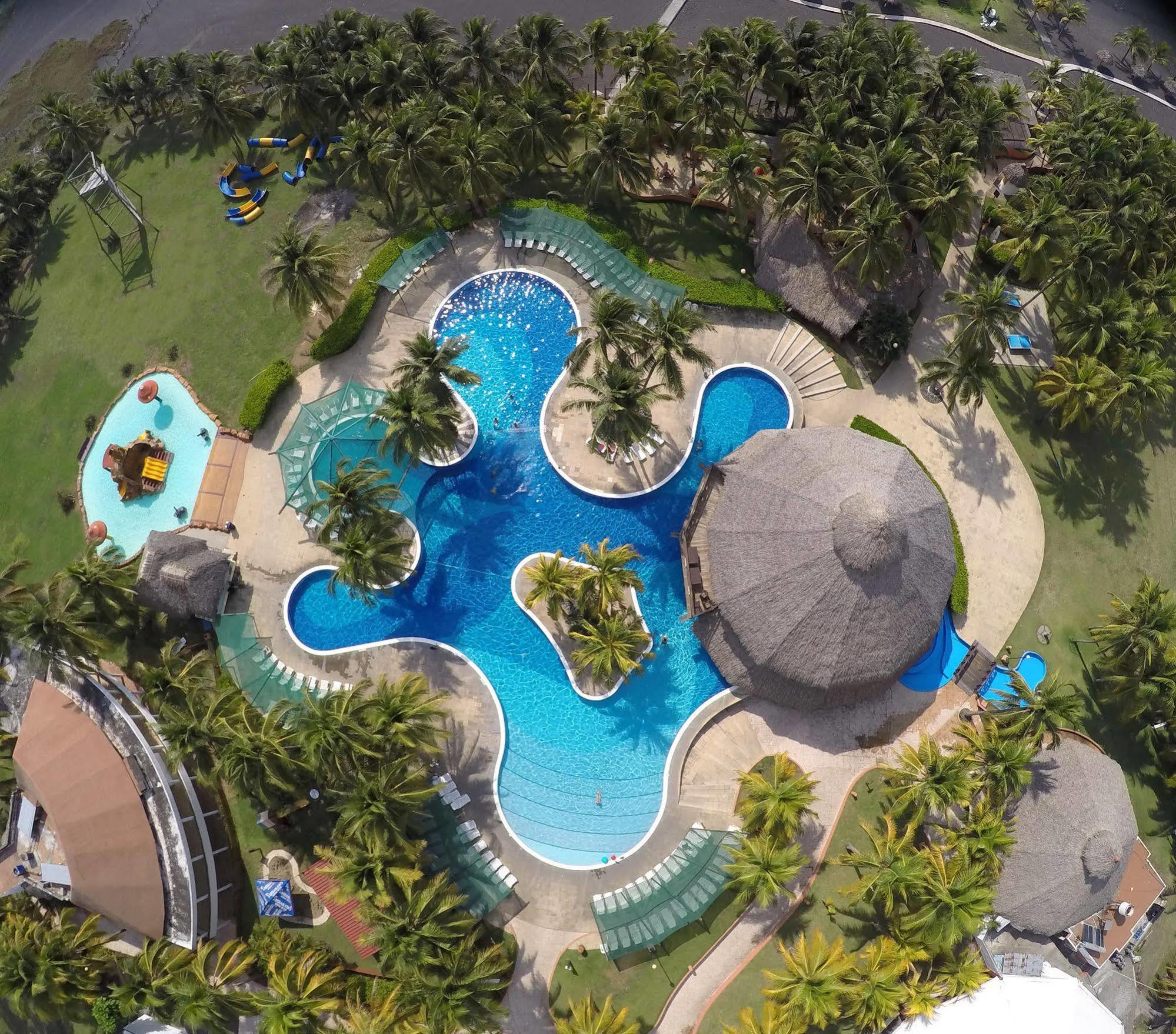 Hotel Soleil Pacifico Chulamar Exterior photo