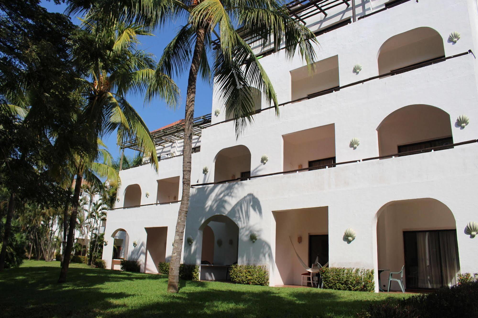 Hotel Soleil Pacifico Chulamar Exterior photo