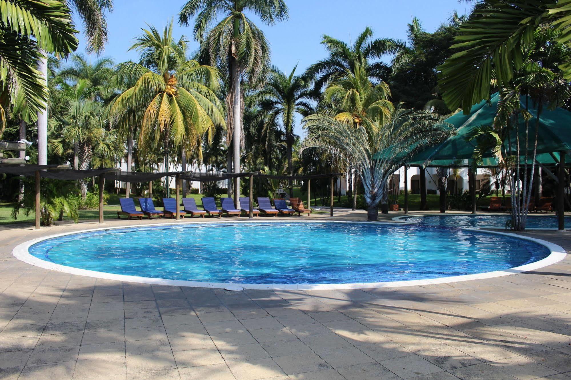 Hotel Soleil Pacifico Chulamar Exterior photo