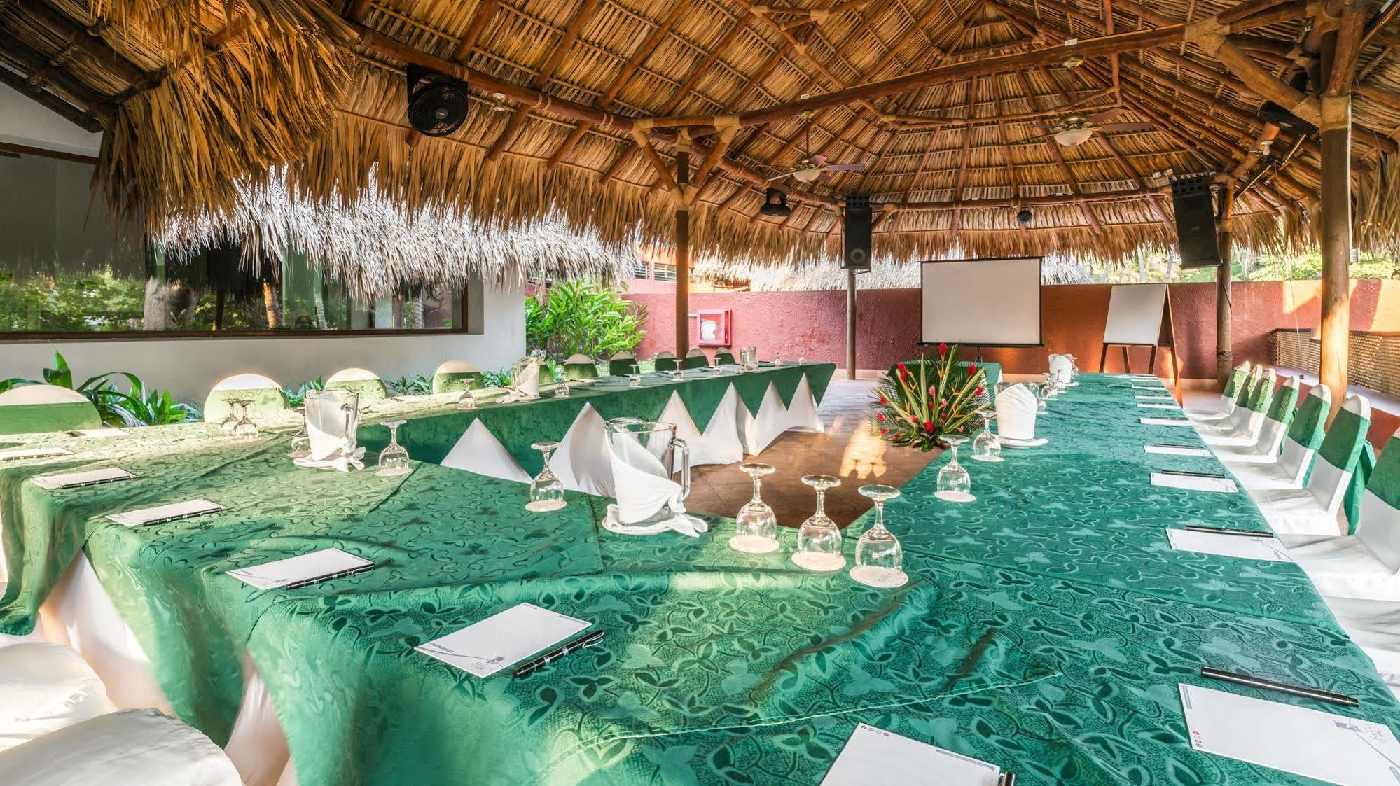 Hotel Soleil Pacifico Chulamar Exterior photo