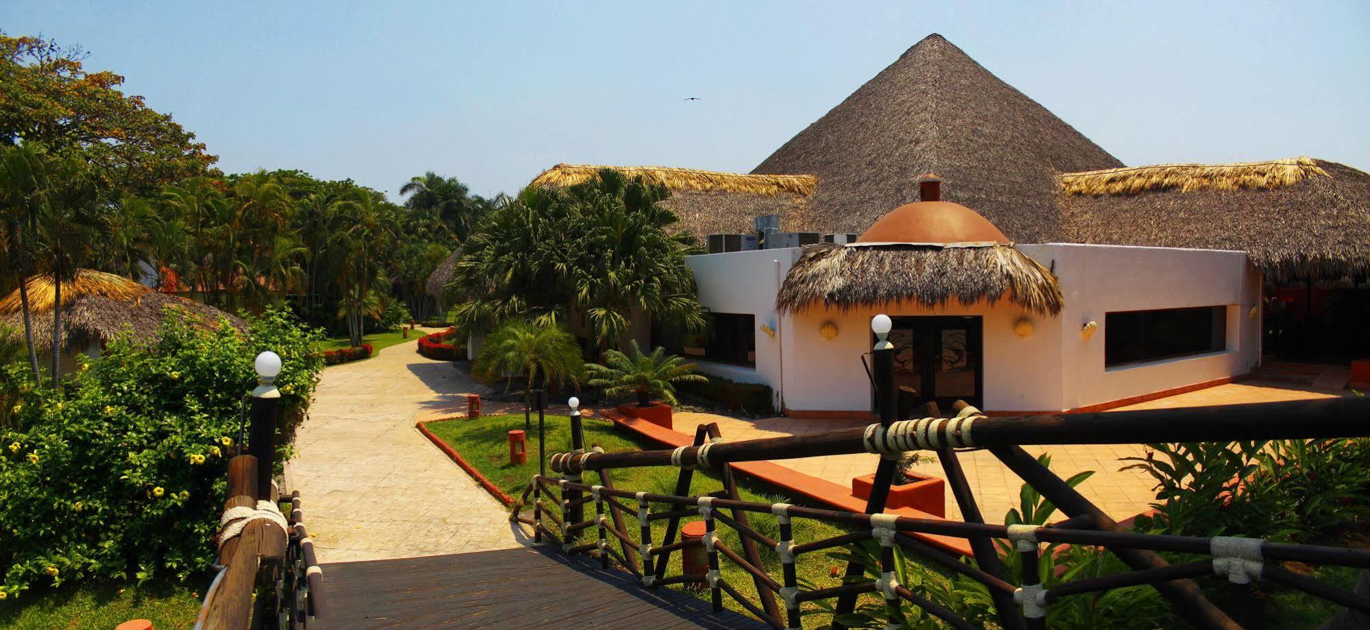 Hotel Soleil Pacifico Chulamar Exterior photo